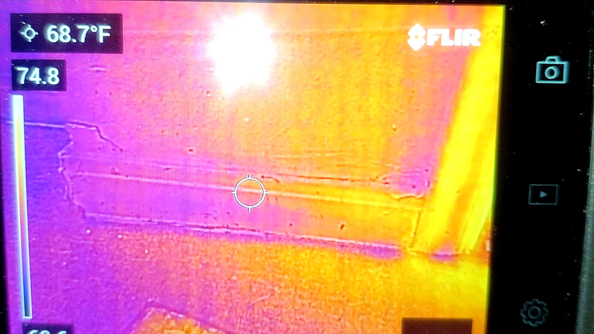 Diagnostic — FLIR thermal scan locating cooler moisture bands